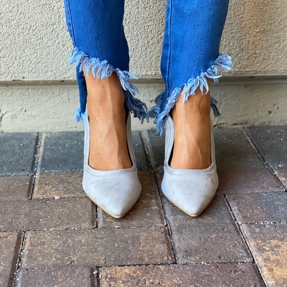 Desert Rider Ash GREY Scalloped Stiletto Heel Pump - Picture 4 of 13